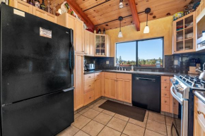 King's Cabin - Spacious mountain home with picturesque views, fast internet!
